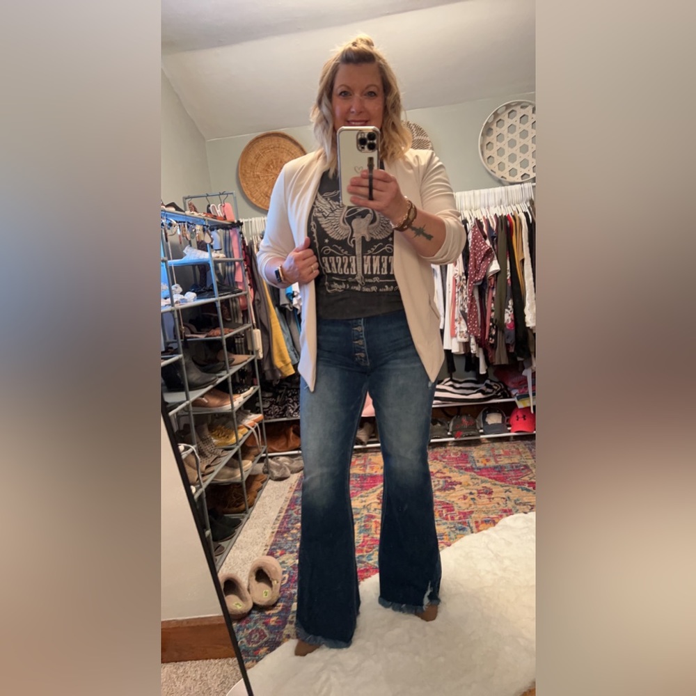 Meet your Posher, Nixie